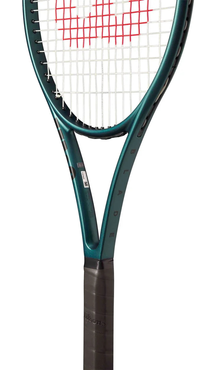 Wilson Blade 101L v9 Tennis Racket (Unstrung 274g) (prestrung)