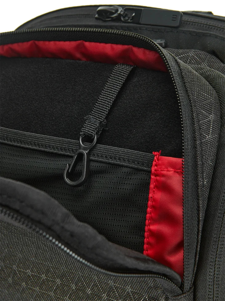 Wilson Clash v3 Super Tour Backpack Bag (Black-Red)