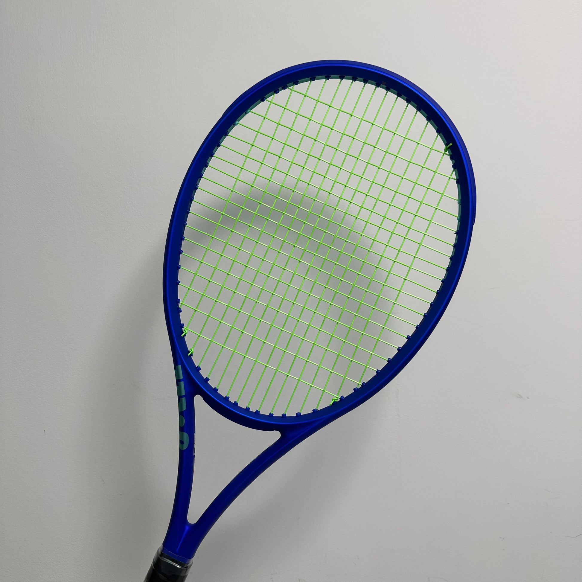 Wilson Ultra 100 v5 Tennis Racket (Unstrung 300g) (Strung with Polystar Turbo @ 55lb) - SportStation HK